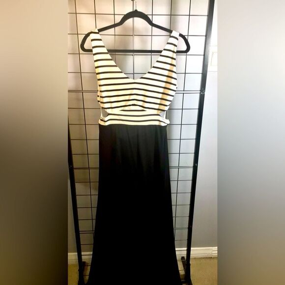 Venus striped black sleeveless maxi dress with open back and cutout waist EUC - Picture 1 of 13